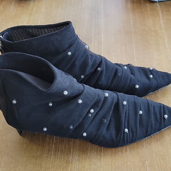 GORGEOUS ZARA TULLE AND FAUX PEARL BOOTS - Picture 4 of 9